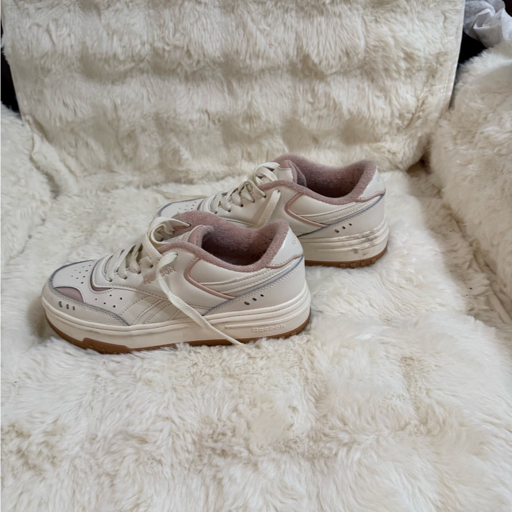 Reebok Women's Cream and Pink Low-Top Sneakers